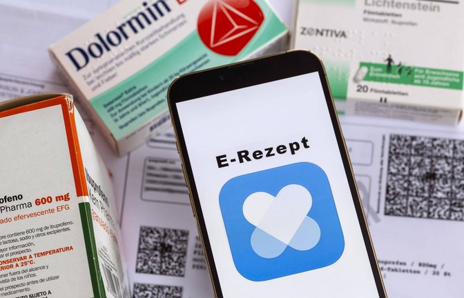 Arzneimittel auf Arzt-Rezept können  per E-Rezept mittels gleichnamiger Handy-App in der Apotheke gekauft werden.<span class='image-autor'>Foto: IMAGO/MiS/IMAGO/Bernd Feil/M.i.S.</span>