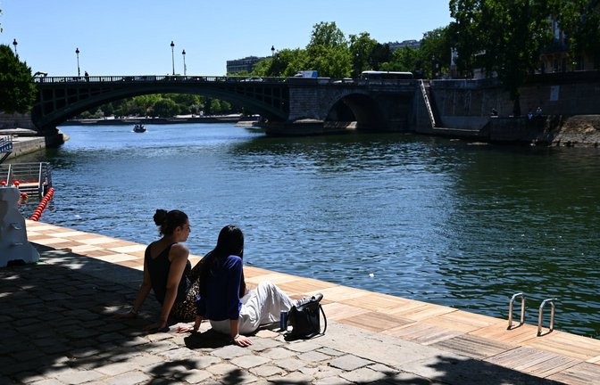 Die drei Badestellen bestehen  aus Sonnendecks, die auf Luftkissen ruhen, Umkleidekabinen und Duschen.<span class='image-autor'>Foto: imago/J. Mattia</span>