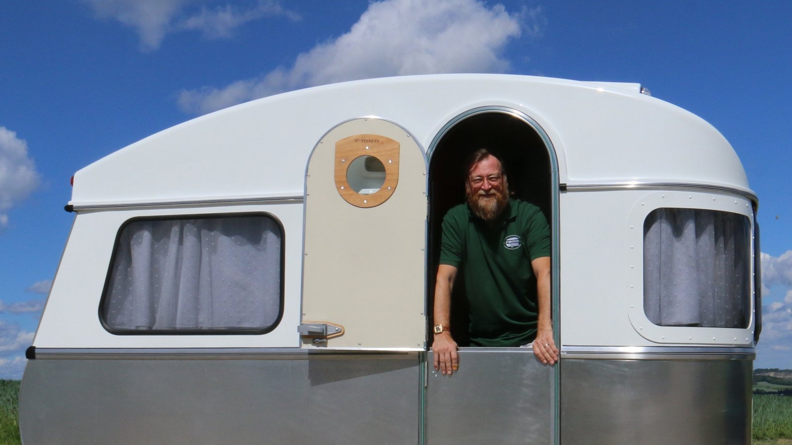 Zwei Jahre Arbeit stecken im Prototyp des Wohnwagens, den Volker Schmidt selbst erdacht und gebaut hat. Fotos: Rieger (3) Zwei Jahre Arbeit stecken im Prototyp des Wohnwagens, den Volker Schmidt selbst erdacht und gebaut hat. Fotos: Rieger (3)