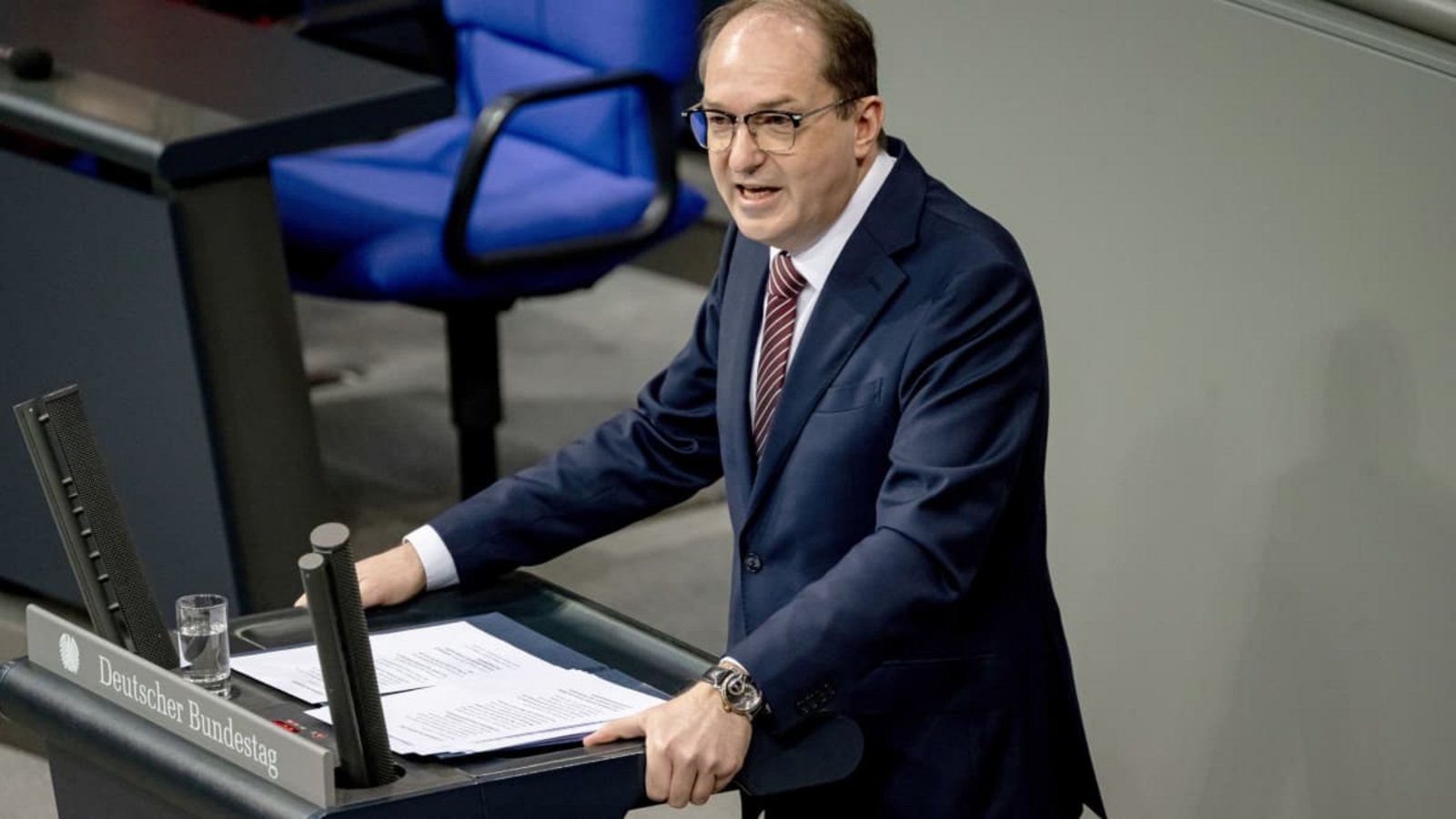 Alexander Dobrindt (CSU), Bundesinnenminister, spricht bei der 50. Plenarsitzung der 21. Legislaturperiode im Deutschen Bundestag.Fabian Sommer/dpa