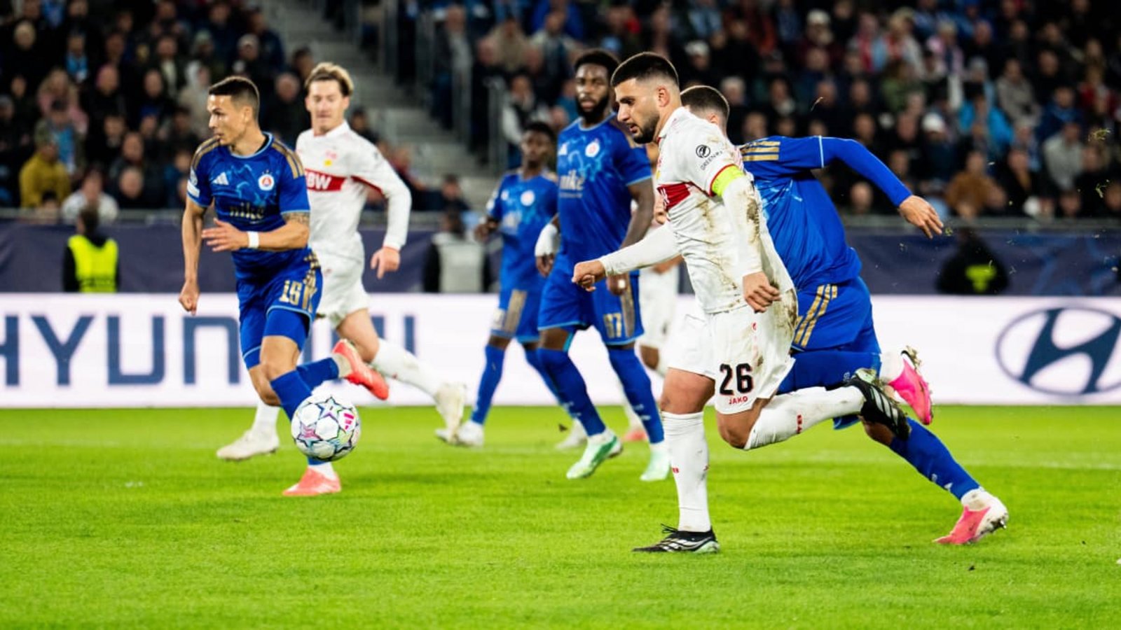 Der Kapitän geht voran: Deniz Undav bringt den VfB mit seinem ersten Pflichtspieltreffer der Saison mit 1:0 in Führung.IMAGO/Kirchner-Media Der Kapitän geht voran: Deniz Undav bringt den VfB mit seinem ersten Pflichtspieltreffer der Saison mit 1:0 in Führung.IMAGO/Kirchner-Media