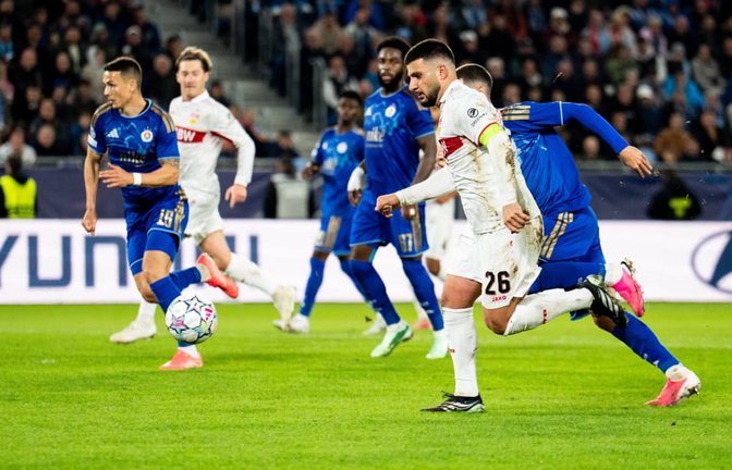 Der Kapitän geht voran: Deniz Undav bringt den VfB mit seinem ersten Pflichtspieltreffer der Saison mit 1:0 in Führung.<span class='image-autor'>IMAGO/Kirchner-Media</span>