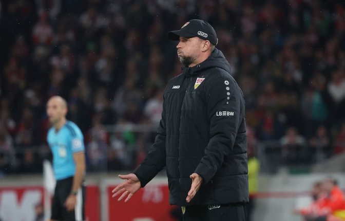 Da muss auch der VfB-Cheftrainer Sebastian Hoeneß tief Luft holen&nbsp;– sein Team enttäuscht auf ganzer Linie.<span class='image-autor'>Baumann/Hansi Britsch</span>