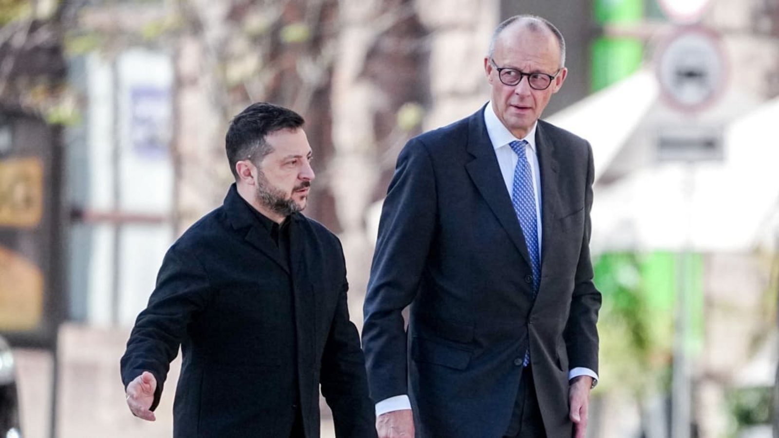 Bundeskanzler Friedrich Merz (CDU) und Wolodymyr Selenskyj (l), Präsident der Ukraine.Kay Nietfeld/dpa Bundeskanzler Friedrich Merz (CDU) und Wolodymyr Selenskyj (l), Präsident der Ukraine.Kay Nietfeld/dpa