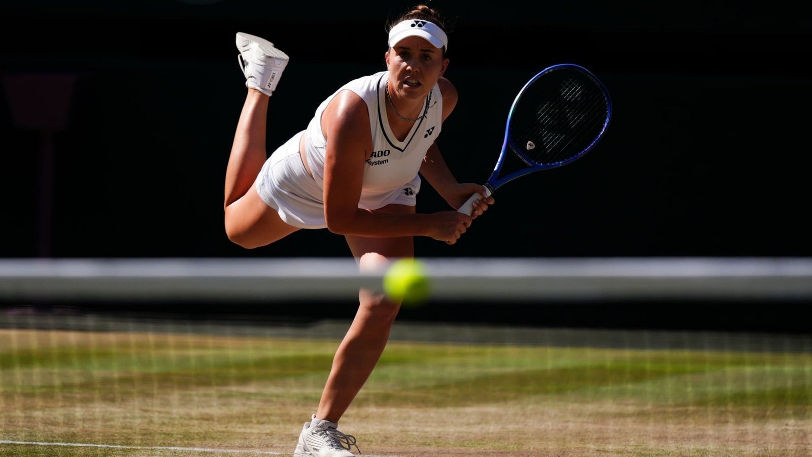 Linda Noskova feiert in Wimbledon ihren ersten Grand-Slam-Titel.Mike Egerton/PA Wire/dpa