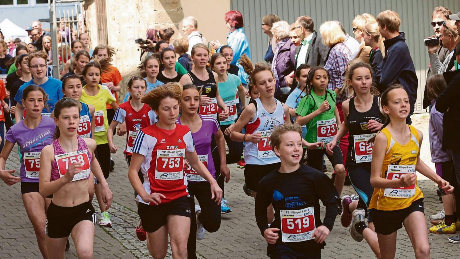 Massenstart zum Illinger Schülerlauf: So wie vor einem Jahr wird auch am Sonntag wieder ein großer Ansturm der Nachwuchsathleten erwartet. Foto: Archiv/Küppers