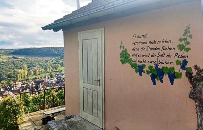 Der Spruch am Häusle in der Roßwager Halde wird oft bewundert.  Foto: Dieterle