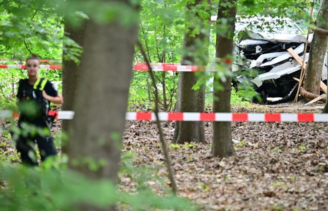 Der Ort des Anschlags in Berlin: Mit diesem weißen Transporter überfuhr Abdul B. Menschen am Rande des Christopher Street Day und griff später weitere mit einer Machete an. Eine Frau starb, 29 Menschen wurden verletzt.<span class='image-autor'>Sebastian Gollnow/dpa</span>