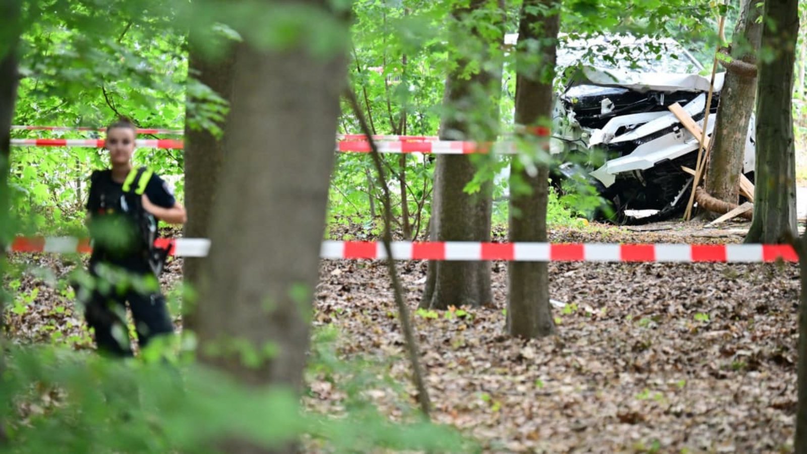 Der Ort des Anschlags in Berlin: Mit diesem weißen Transporter überfuhr Abdul B. Menschen am Rande des Christopher Street Day und griff später weitere mit einer Machete an. Eine Frau starb, 29 Menschen wurden verletzt.Sebastian Gollnow/dpa Der Ort des Anschlags in Berlin: Mit diesem weißen Transporter überfuhr Abdul B. Menschen am Rande des Christopher Street Day und griff später weitere mit einer Machete an. Eine Frau starb, 29 Menschen wurden verletzt.Sebastian Gollnow/dpa