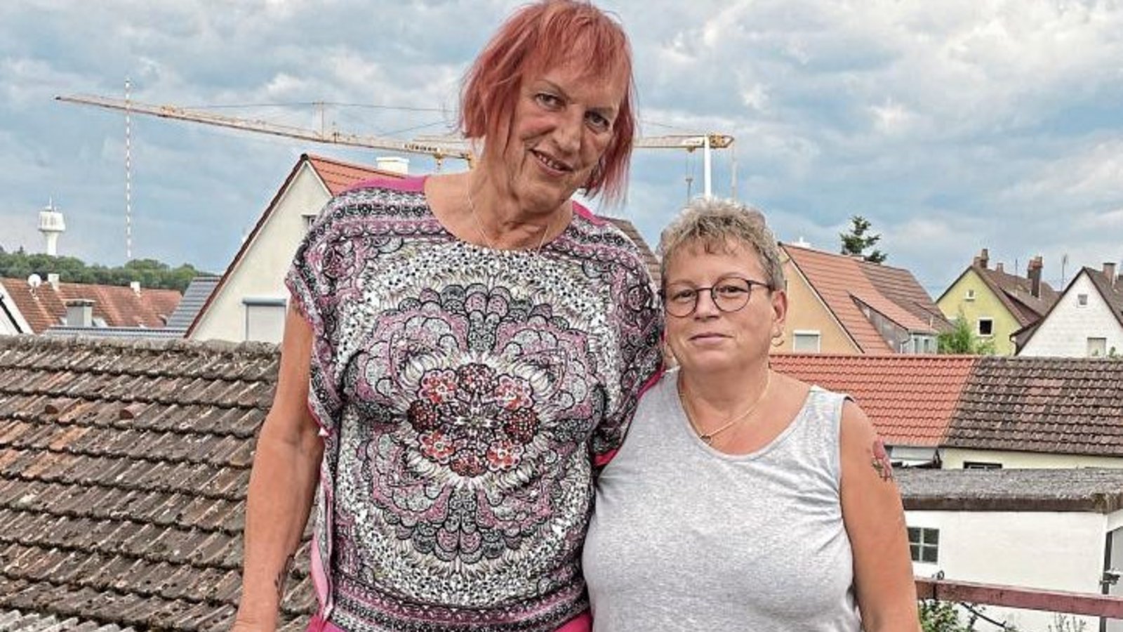 Nicki Bolten (links) mit ihrer Frau Marion. Foto: Stogios Nicki Bolten (links) mit ihrer Frau Marion. Foto: Stogios