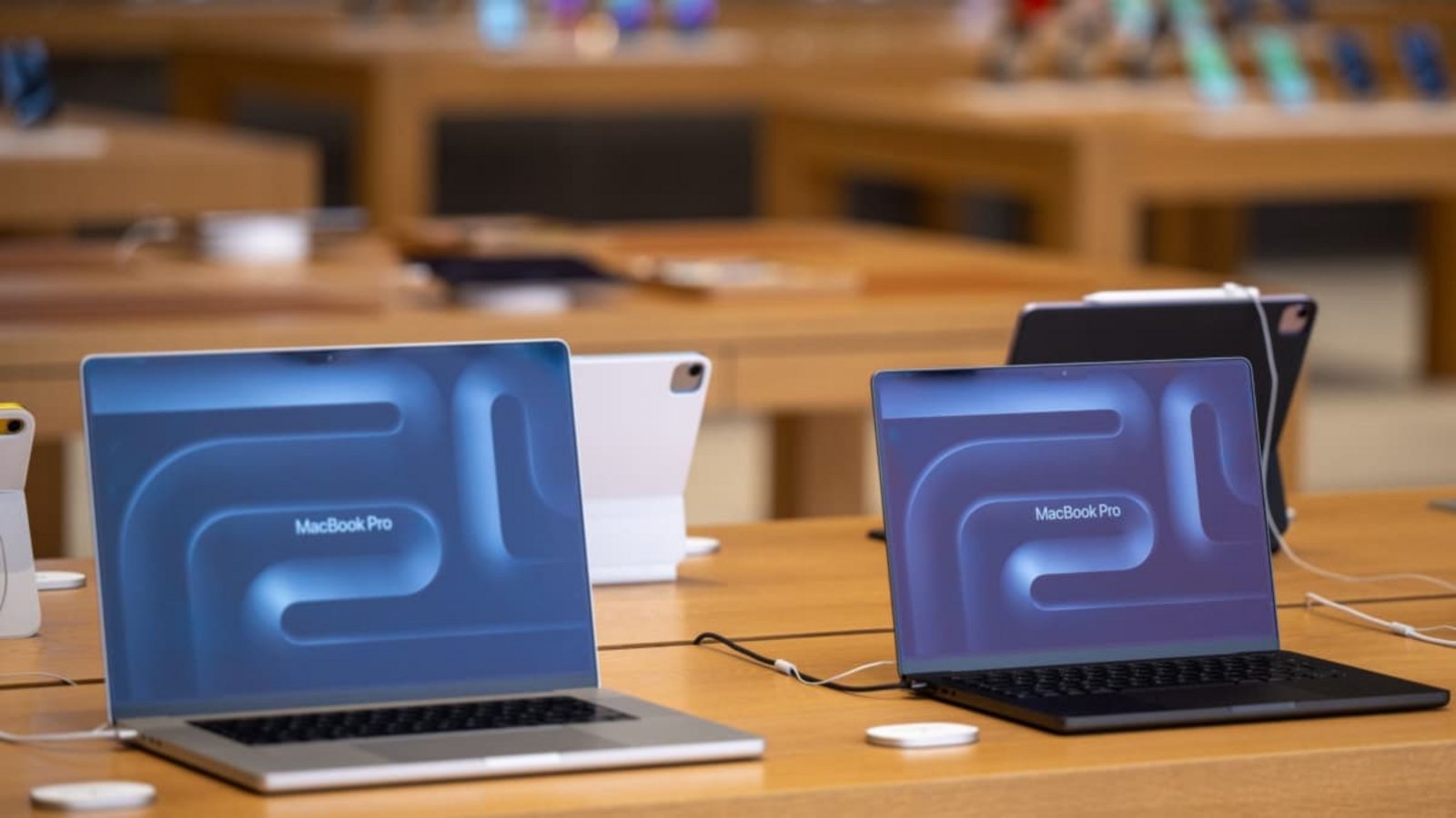 Beim MacBook Pro – das auch mehr Speicher hat – fallen die Preissteigerungen deutlich aus. (Archivbild)Monika Skolimowska/dpa Beim MacBook Pro – das auch mehr Speicher hat – fallen die Preissteigerungen deutlich aus. (Archivbild)Monika Skolimowska/dpa