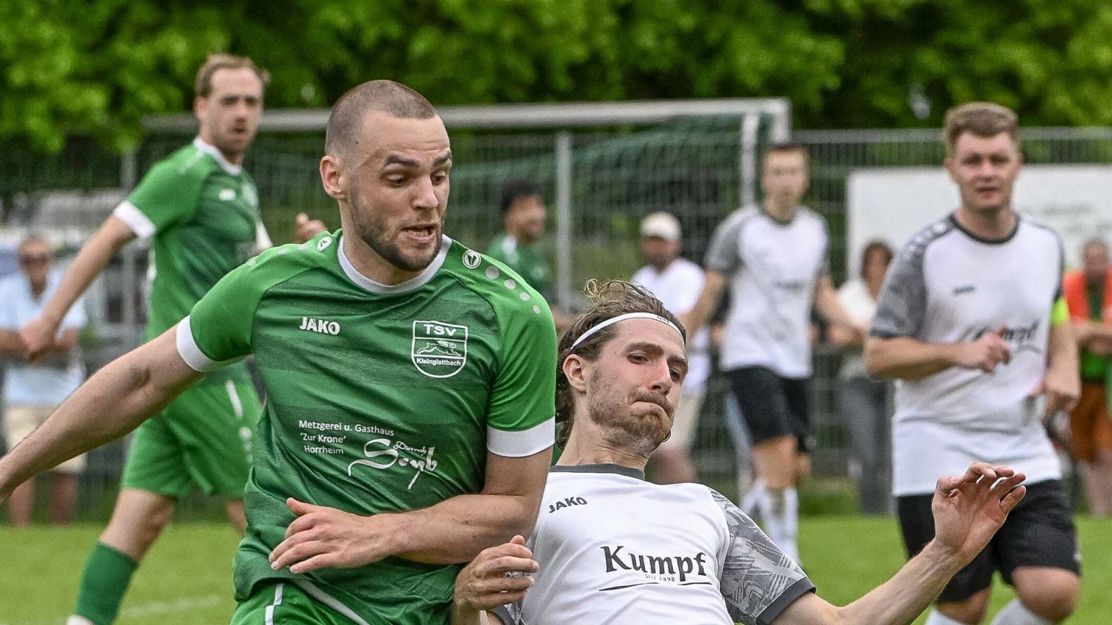 Für Daniel Linder (links) vom TSV Kleinglattbach und Justin Zelch von der SGM Riexingen beginnt am Sonntag die Saison in unterschiedlichen B-Ligen.  Foto: Leitner