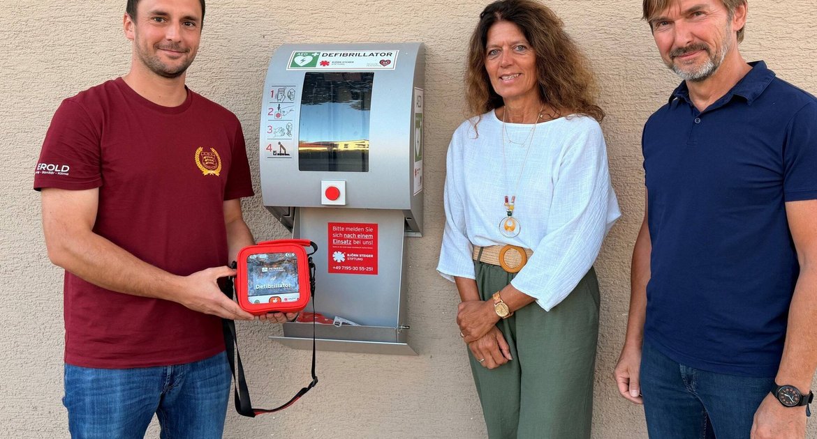 Fussball, TSV Großglattbach, Defibrillator, Philipp Rank (links), Foto: Klassen