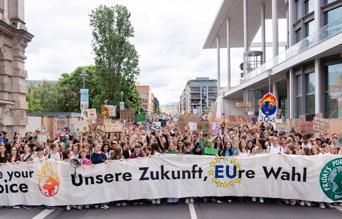 Fridays for Future Demozug im Mai: Die Aktivisten fordern mehr Klimaschutzmaßnahmen vor der Europawahl.<span class='image-autor'>Foto: IMAGO/Andreas Stroh/IMAGO/Andreas Stroh</span>