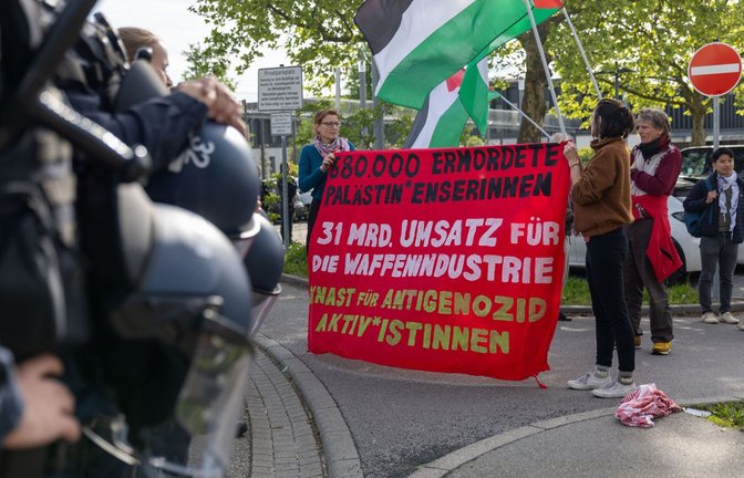Begleitet von einer Kungebung hat in Stuttgart-Stammheim der zweite Prozesstag im Verfahren gegen die „Ulm5“ begonnen.<span class='image-autor'>Foto: Lichtgut/Julian Rettig</span>