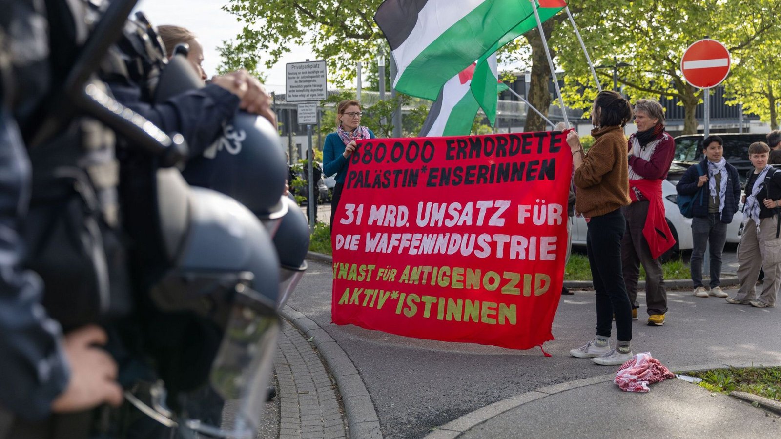 Begleitet von einer Kungebung hat in Stuttgart-Stammheim der zweite Prozesstag im Verfahren gegen die „Ulm5“ begonnen.Foto: Lichtgut/Julian Rettig Begleitet von einer Kungebung hat in Stuttgart-Stammheim der zweite Prozesstag im Verfahren gegen die „Ulm5“ begonnen.Foto: Lichtgut/Julian Rettig