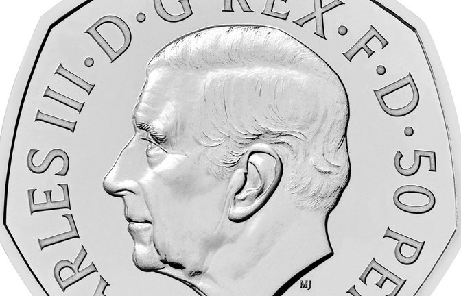 Die Vorderseite der neuen 50-Pence-Münze zeigt das Porträt von König Charles III.<span class='image-autor'>Foto: The Royal Mint/PA Media/dpa</span>