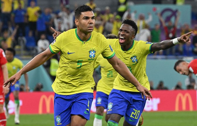 Casemiro (links)  ist ganz wichtig für das brasilianische Spiel.<span class='image-autor'>Foto: AFP/NELSON ALMEIDA</span>