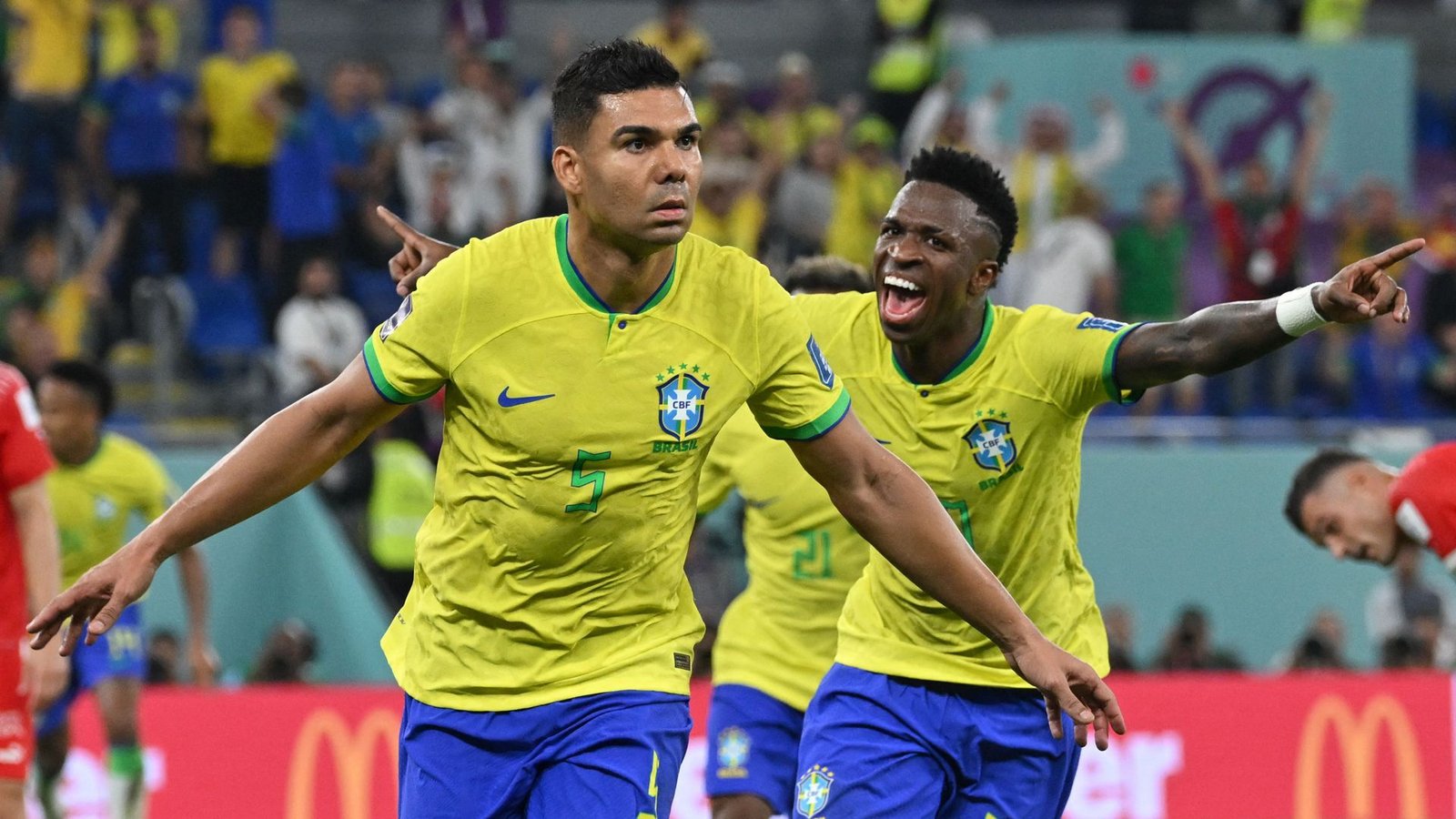 Casemiro (links)  ist ganz wichtig für das brasilianische Spiel.Foto: AFP/NELSON ALMEIDA