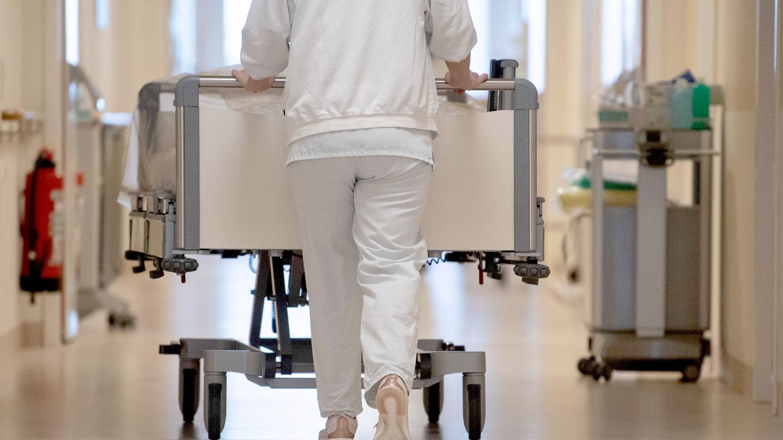 Ein Pluspunkt der Reform: Patienten behalten ihr Krankenhaus vor Ort und müssen nur für besondere Behandlungen und Eingriffe weitere Wege auf sich nehmen.Foto: dpa/Marijan Murat Ein Pluspunkt der Reform: Patienten behalten ihr Krankenhaus vor Ort und müssen nur für besondere Behandlungen und Eingriffe weitere Wege auf sich nehmen.Foto: dpa/Marijan Murat