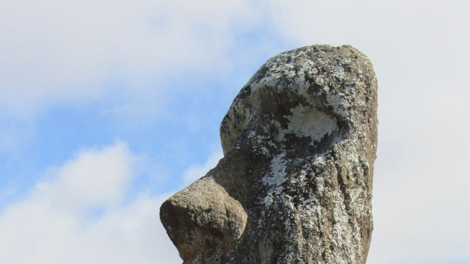 Verwittert und ein wenig geheimnisvoll sehen die Moai-Figuren auf der Osterinsel aus. Sie sind stumme Zeugen einer vergangenen Zeit.Foto: dpa/Bernd Kubisch Verwittert und ein wenig geheimnisvoll sehen die Moai-Figuren auf der Osterinsel aus. Sie sind stumme Zeugen einer vergangenen Zeit.Foto: dpa/Bernd Kubisch