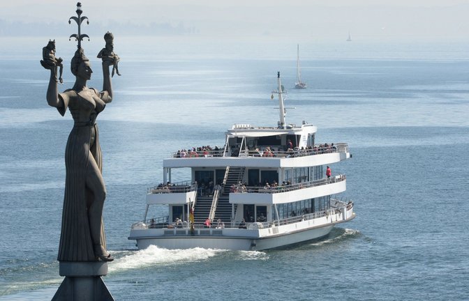 Hingucker am Konstanzer Hafen: König Sigismund und Papst Martin V. in der Hand ihrer Lieblingskurtisane Imperia<span class='image-autor'>Foto: picture alliance/dpa/Felix Kästle</span>
