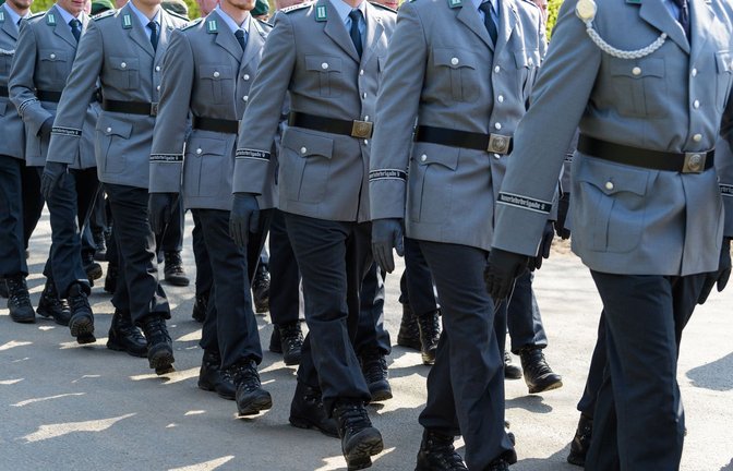Soldaten der Bundeswehr in Niedersachsen: Für viele Jahre haben sich Gesellschaft und Streitkräfte voneinander entfernt.<span class='image-autor'>Foto: Philipp Schulze/dpa</span>