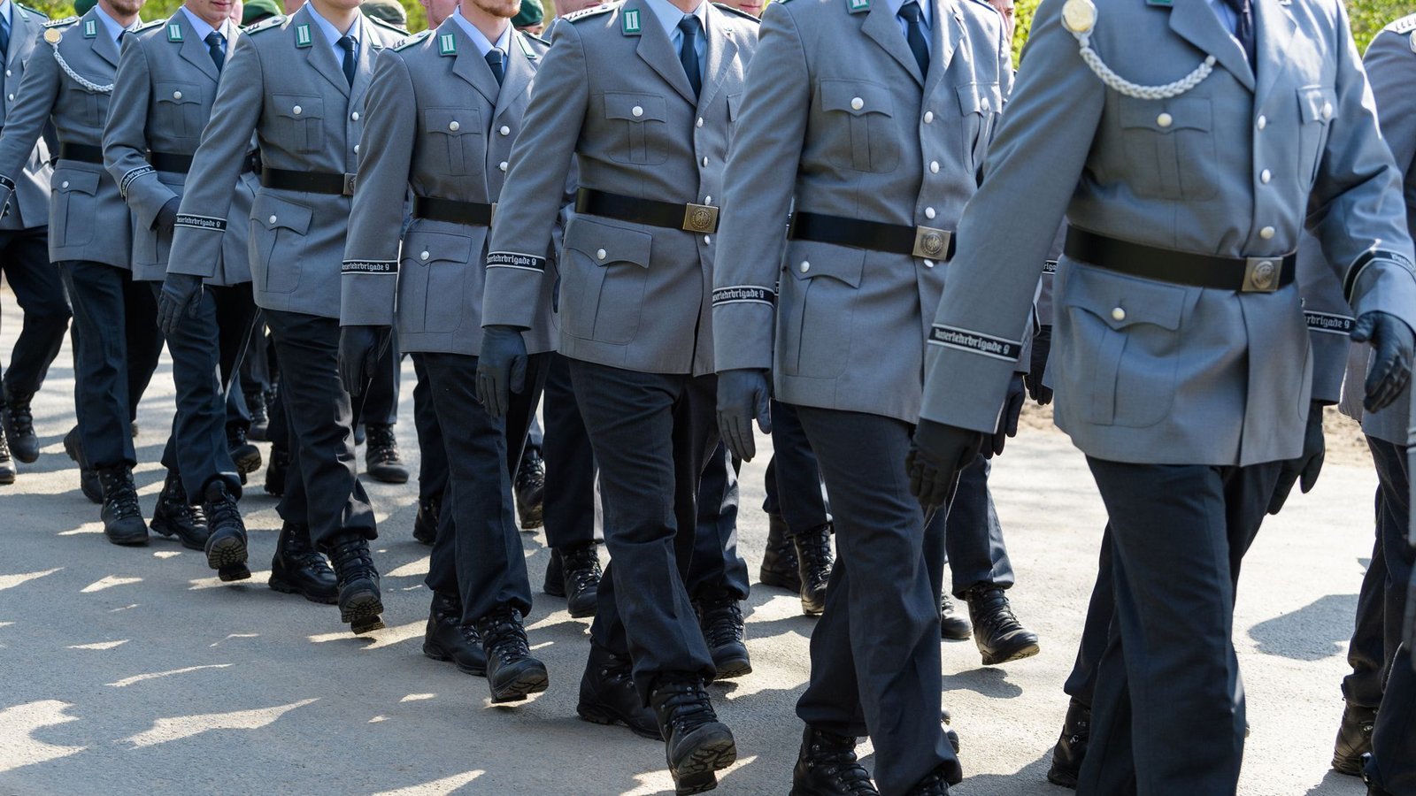 Soldaten der Bundeswehr in Niedersachsen: Für viele Jahre haben sich Gesellschaft und Streitkräfte voneinander entfernt.Foto: Philipp Schulze/dpa Soldaten der Bundeswehr in Niedersachsen: Für viele Jahre haben sich Gesellschaft und Streitkräfte voneinander entfernt.Foto: Philipp Schulze/dpa