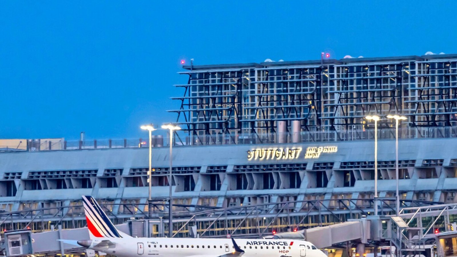 Am Stuttgarter Flughafen will die Betreibergesellschaft nächstes Jahr wieder schwarze Zahlen schreiben.Foto: imago/Arnulf /Hettrich Am Stuttgarter Flughafen will die Betreibergesellschaft nächstes Jahr wieder schwarze Zahlen schreiben.Foto: imago/Arnulf /Hettrich