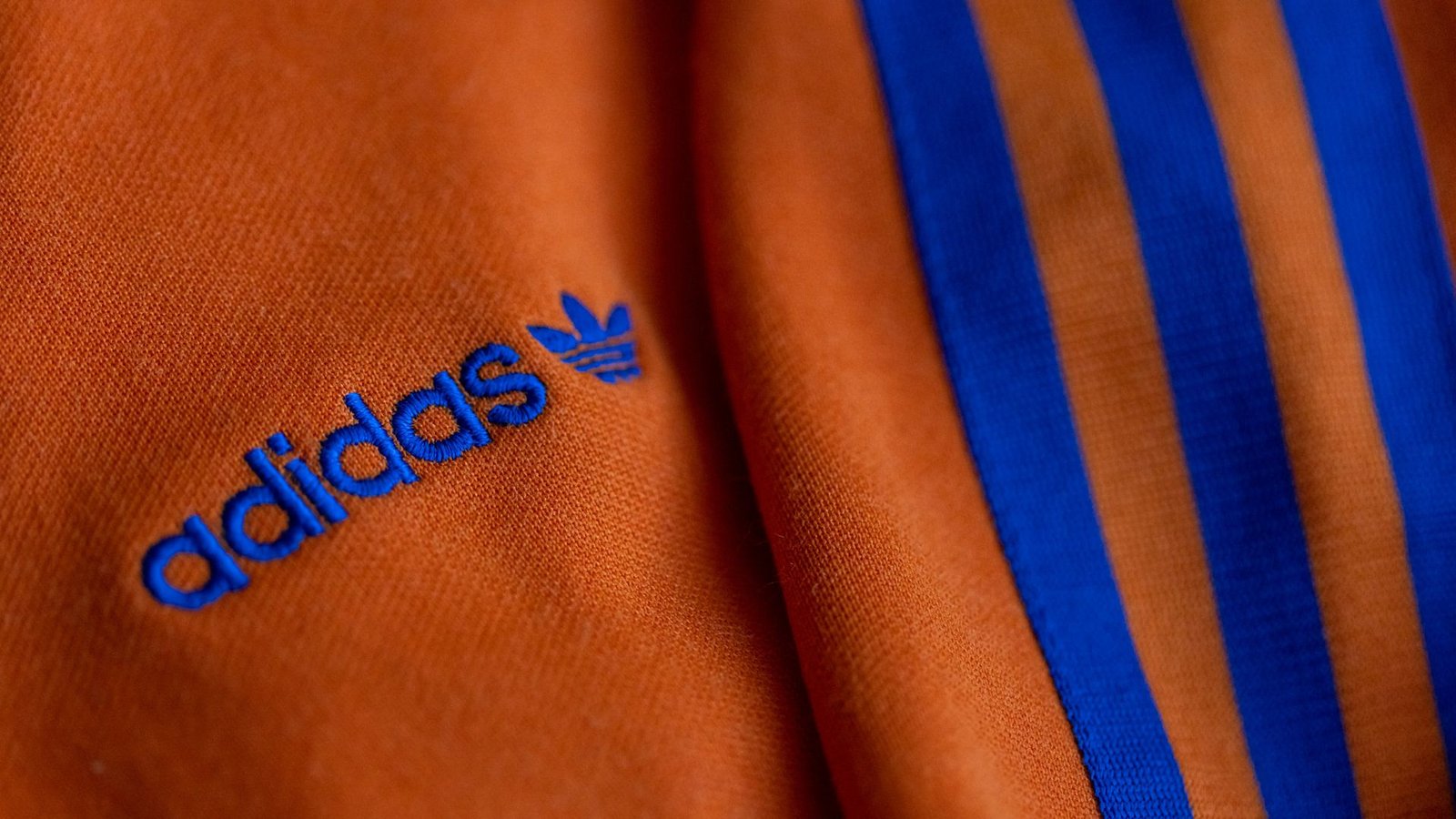 Adidas klagt gegen Nike wegen zu ähnlichem Design – Nike hingegen betrachtet Streifen als „naheliegende Gestaltungsform“. (Archivfoto)Foto: dpa/Daniel Karmann