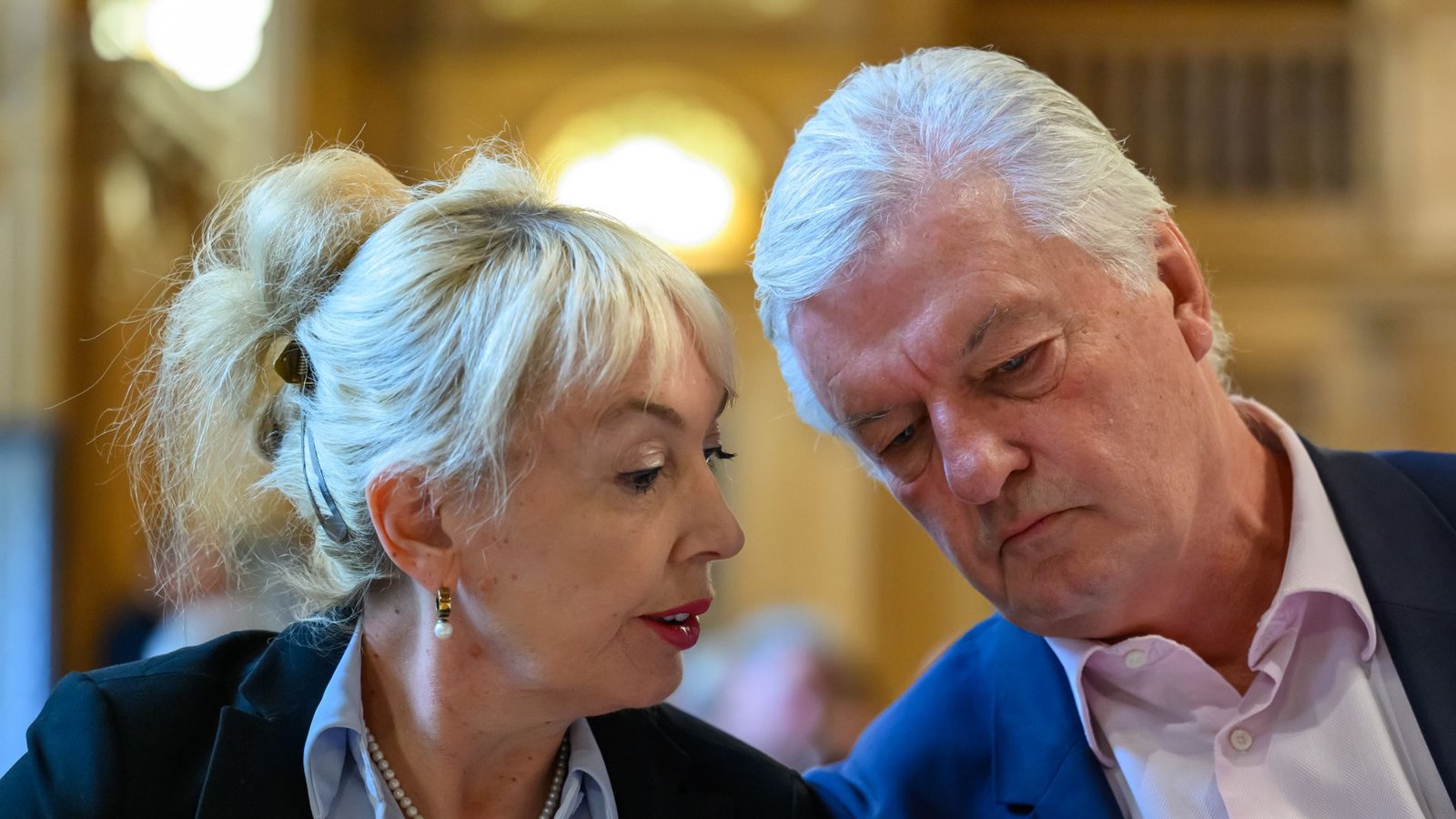 Jürgen Elsässer, Compact-Chefredakteur, und seine Ehefrau Stephanie Elsässer im Bundesverwaltungsgericht in Leipzig.Foto: &nbsp;