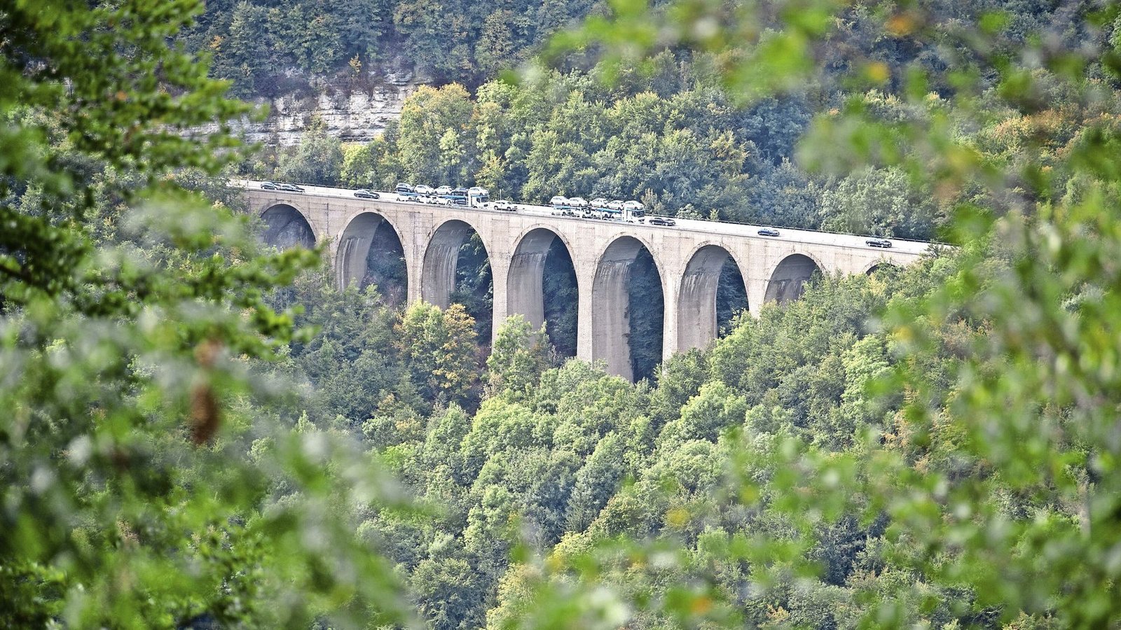 Der Albaufstieg bei Mühlhausen wird bis Sonntagmorgen zum Nadelöhr.Foto: dpa/Marijan Murat Der Albaufstieg bei Mühlhausen wird bis Sonntagmorgen zum Nadelöhr.Foto: dpa/Marijan Murat