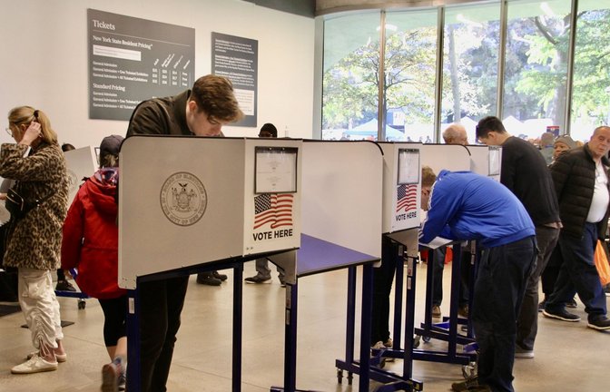 In den USA wird gewählt: Wahlberechtigte können ihr Kreuzchen in vielen Staaten nicht nur bei Demokraten oder Republikaner machen.<span class='image-autor'>Foto: dpa/Niyi Fote</span>