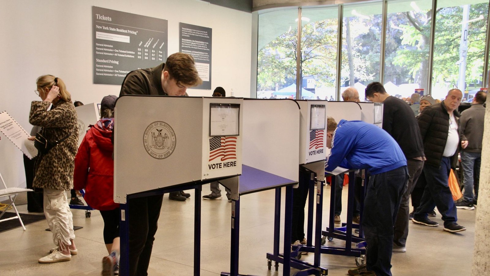 In den USA wird gewählt: Wahlberechtigte können ihr Kreuzchen in vielen Staaten nicht nur bei Demokraten oder Republikaner machen.Foto: dpa/Niyi Fote In den USA wird gewählt: Wahlberechtigte können ihr Kreuzchen in vielen Staaten nicht nur bei Demokraten oder Republikaner machen.Foto: dpa/Niyi Fote