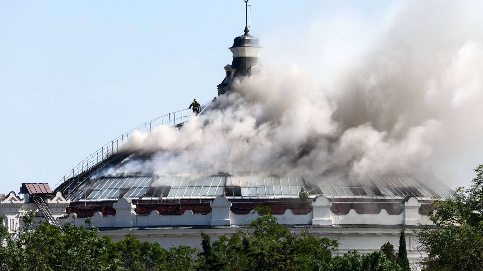 Eine ukrainische Drohne hat das Panorama-Museum in Sevastopol in Brand gesetzt.Foto: IMAGO/Sergei Malgavko