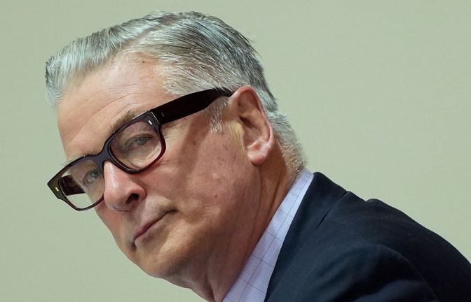 Auf Alec Baldwin kommt nun ein Zivilprozess zu. (Archivbild)<span class='image-autor'>Foto: Ramsay de Give/Pool AFP/AP/dpa</span>