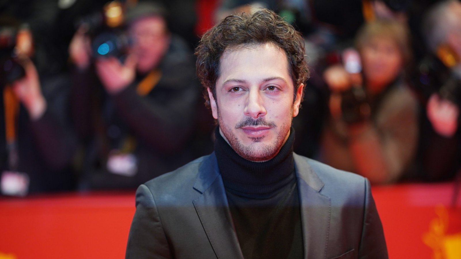 Einer der Hauptdarsteller bei „jerks.“: Fahri Yardım.Foto: Denis Makarenko / shutterstock.com Einer der Hauptdarsteller bei „jerks.“: Fahri Yardım.Foto: Denis Makarenko / shutterstock.com