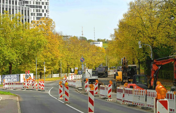 Neuland für die Stadt: In der Stresemannstraße auf dem Killesberg wird erstmals ein Bioasphalt verlegt.<span class='image-autor'>Foto: Lichtgut/Max Kovalenko</span>