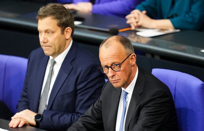 Die schwarz-rote Koalition um Merz und Klingbeil startet mit niedrigeren Beliebtheitswerten ins Amt als die Ampel vor dreieinhalb Jahren.<span class='image-autor'>Foto: Michael Kappeler/dpa/Michael Kappeler</span>