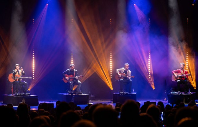Vier Männer, vier Gitarren: Das Quartett 40 Fingers hat in Stuttgart gespielt.<span class='image-autor'>Foto: Lichtgut/Julian Rettig</span>