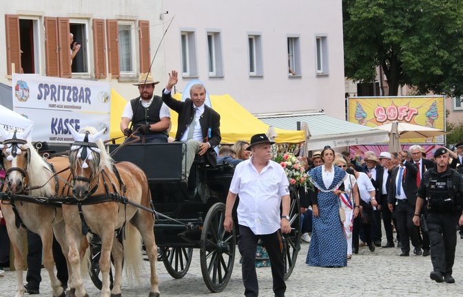 Polizeibegleitung beim Festumzug. Foto: Mross