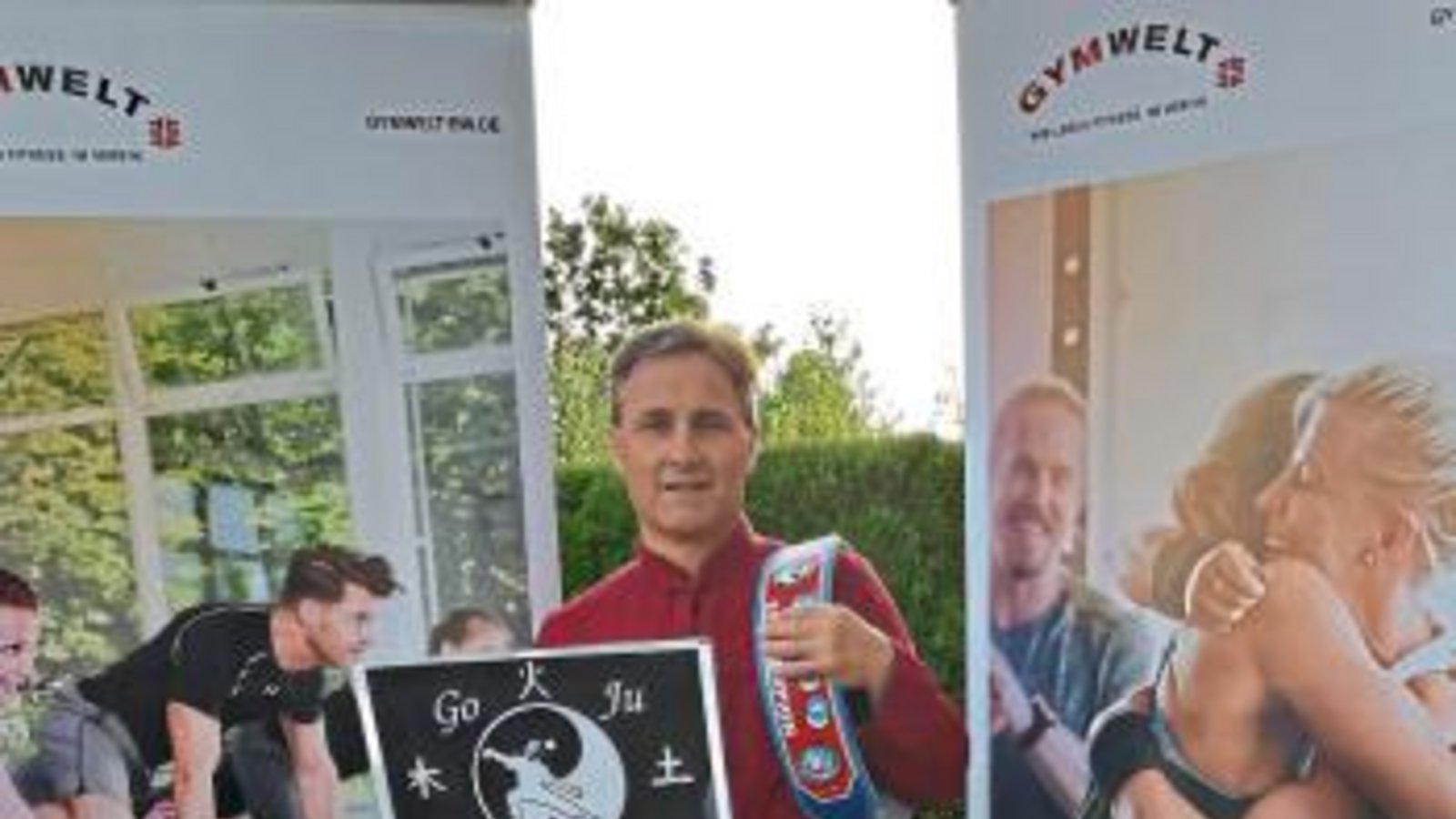 Haubennestel mit den Pokalen und Medaillen, die er 2019 schon gewonnen hat. Foto: privat Haubennestel mit den Pokalen und Medaillen, die er 2019 schon gewonnen hat. Foto: privat