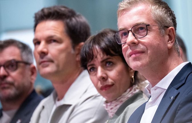 Von links nach rechts: Werner Graf (Grüne), Steffen Krach (SPD), Elif Eralp (Linke), Stefan Evers (CDU).<span class='image-autor'>Sebastian Christoph Gollnow/dpa</span>