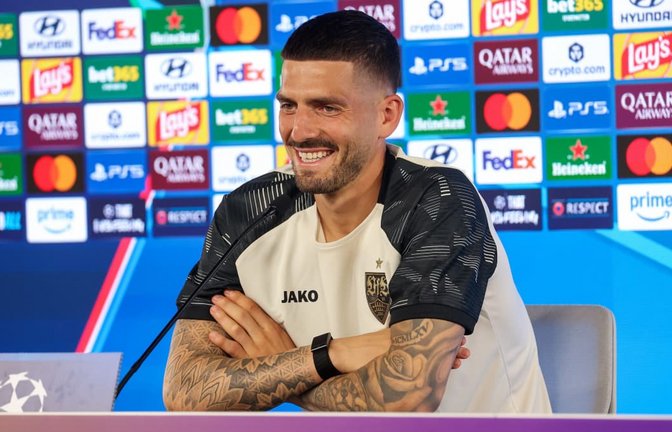 Fabian Bredlow hat gut lachen: Nach der Verletzung von Dennis Seimen ist er derzeit die Nummer eins im VfB-Tor.<span class='image-autor'>Baumann/Julia Rahn</span>