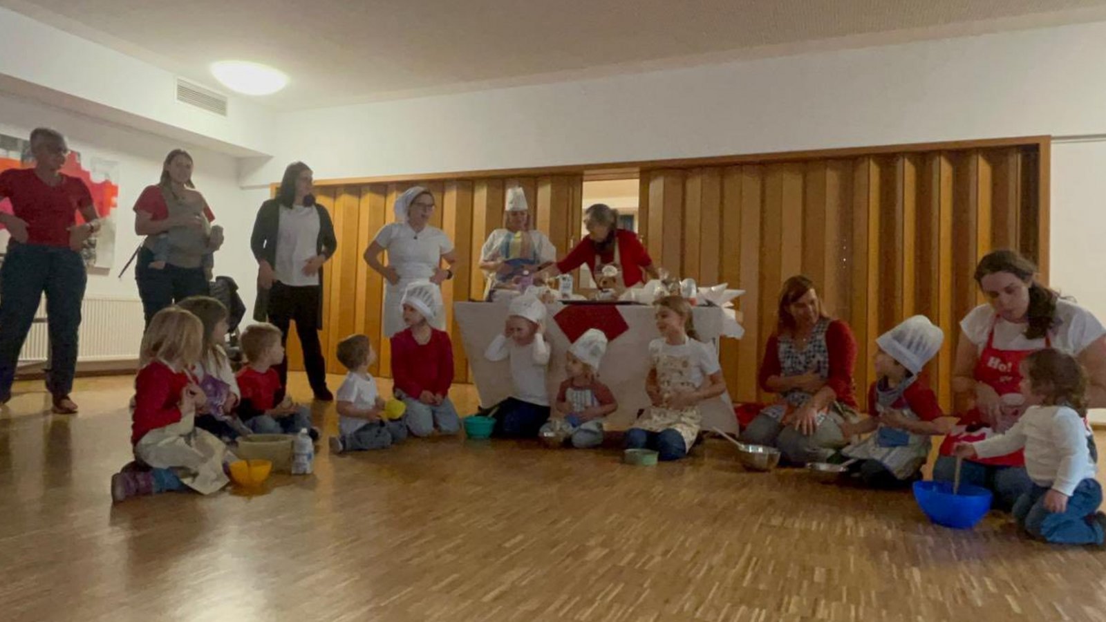 Die großen und kleinen Teilnehmerinnen und Teilnehmer haben sichtlich viel Spaß.  Foto: p