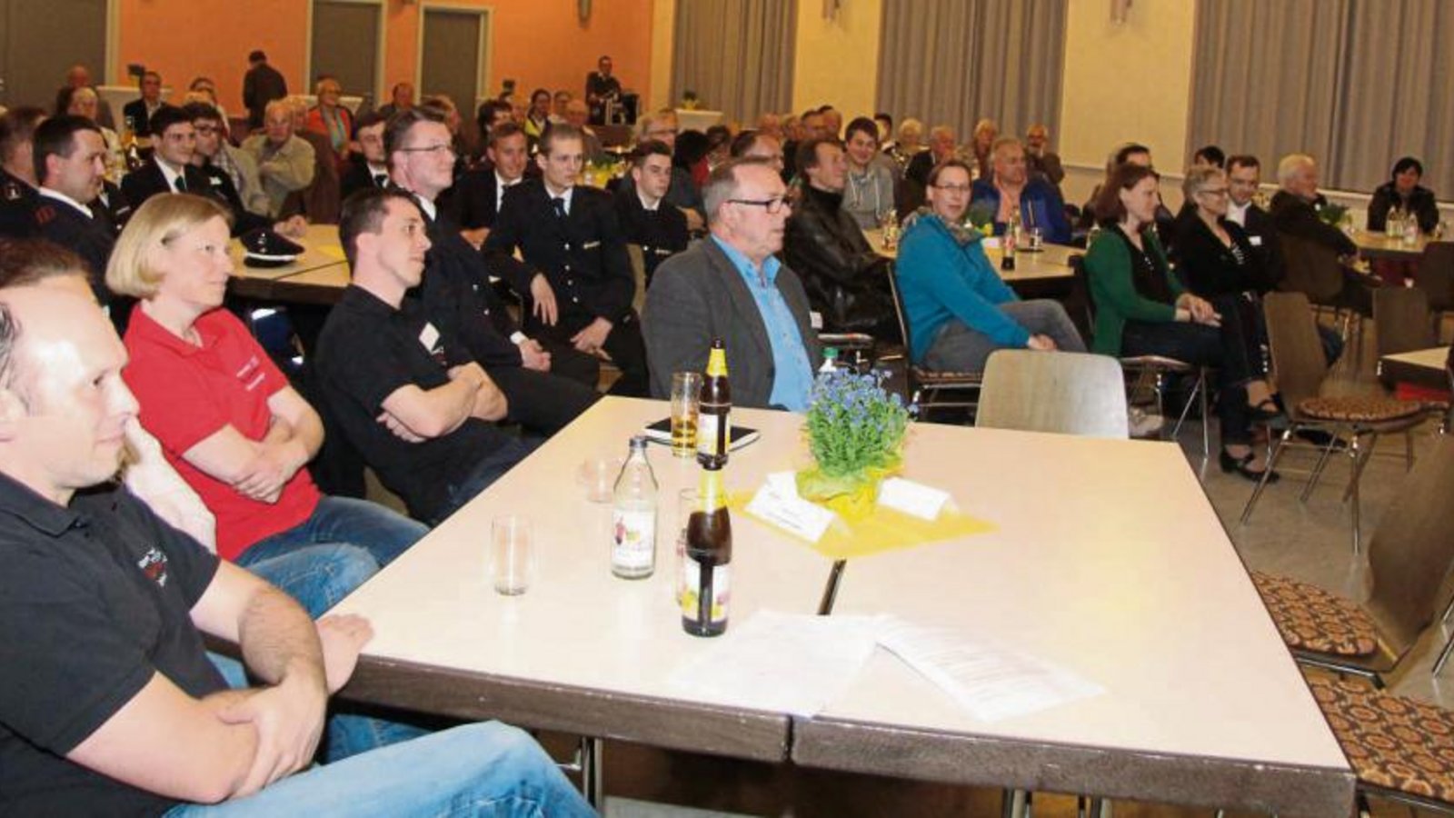 Interessierte Oberriexinger bei der Bürgerversammlung in der Festhalle zum Thema Ehrenamt. Fotos: Gergen Interessierte Oberriexinger bei der Bürgerversammlung in der Festhalle zum Thema Ehrenamt. Fotos: Gergen