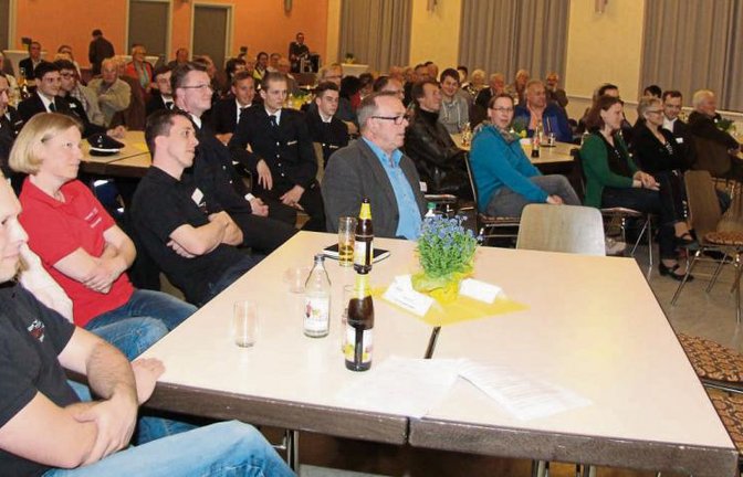 Interessierte Oberriexinger bei der Bürgerversammlung in der Festhalle zum Thema Ehrenamt.  Fotos: Gergen