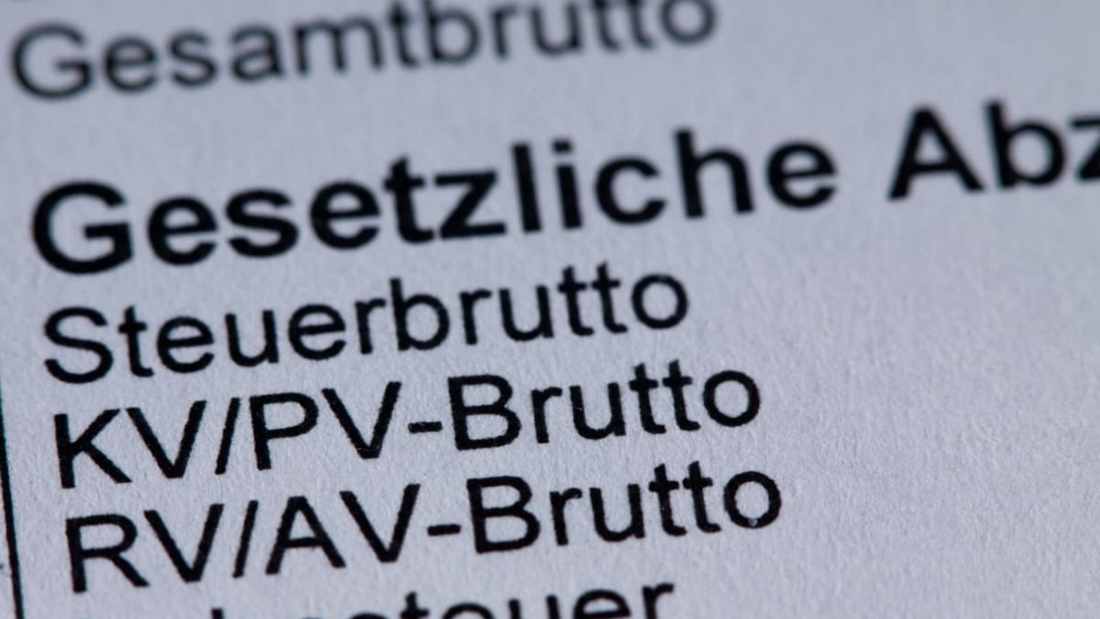 Die Einträge zur Krankenversicherung sind auf einer Gehaltsabrechnung zu sehen (Symbolbild).Jens Büttner/dpa Die Einträge zur Krankenversicherung sind auf einer Gehaltsabrechnung zu sehen (Symbolbild).Jens Büttner/dpa