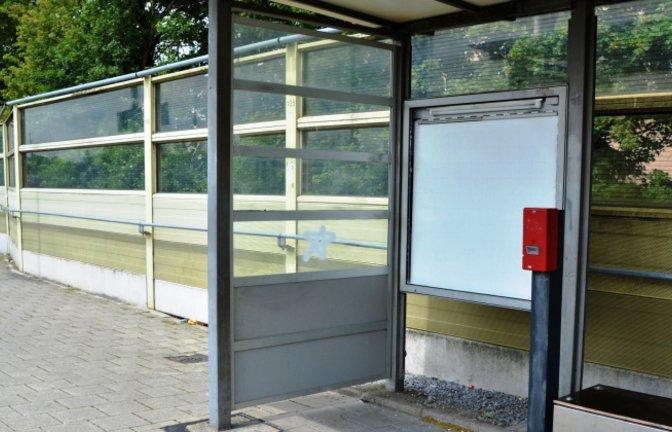 Bahnhof Illingen abgebauter Fahrkartenautomat Verkehr ÖPNV