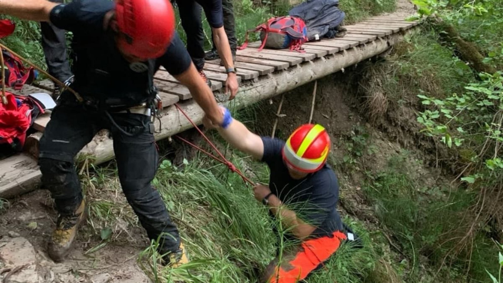 Eine Touristin ist in der Wutachschlucht bei Löffingen sieben Meter tief gestürzt und wurde dabei schwer verletzt.Handout/Bergwacht Schwarzwald/dpa